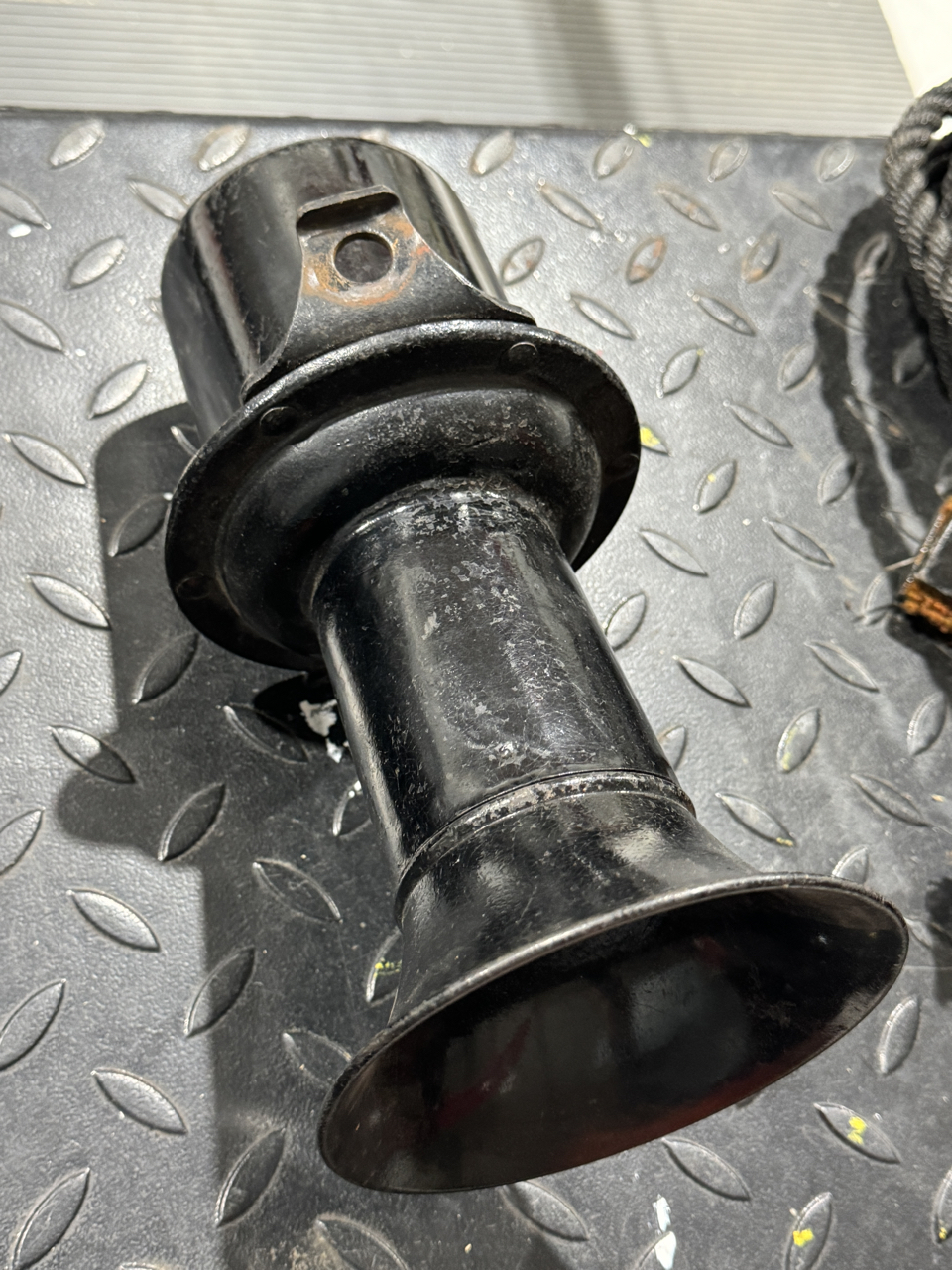 Horn, bottom